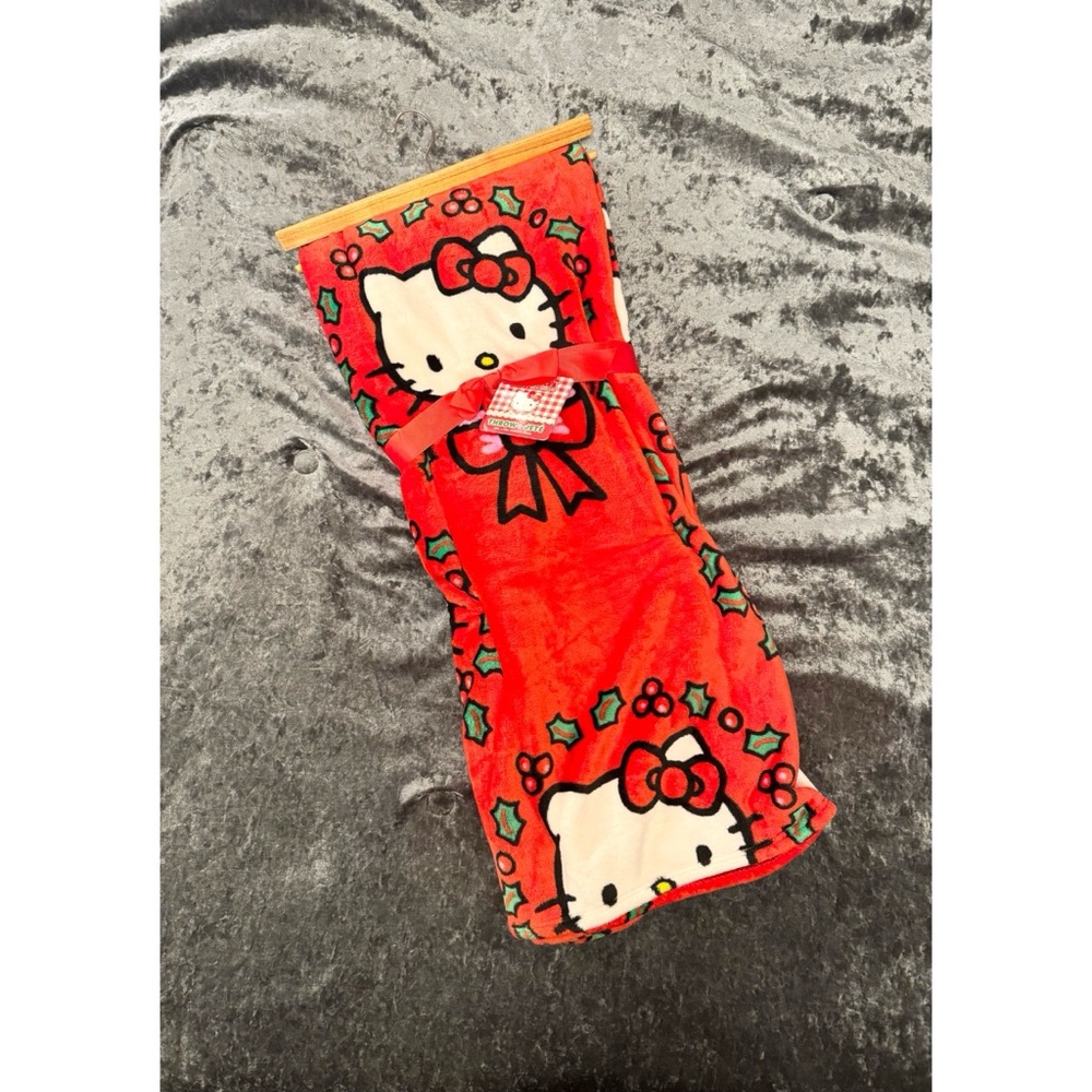 Hello Kitty Christmas Blanket (Red wreath)